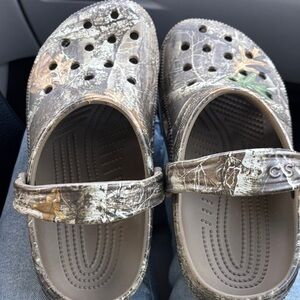 CROCS Kids Camo-Patterned Brown & Tan Clog Sandals